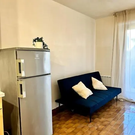 Apartment A La *