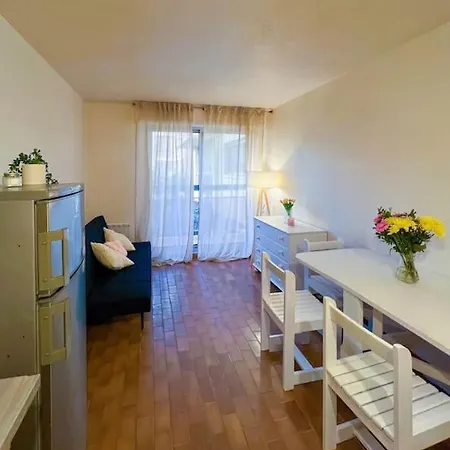 A La Apartment