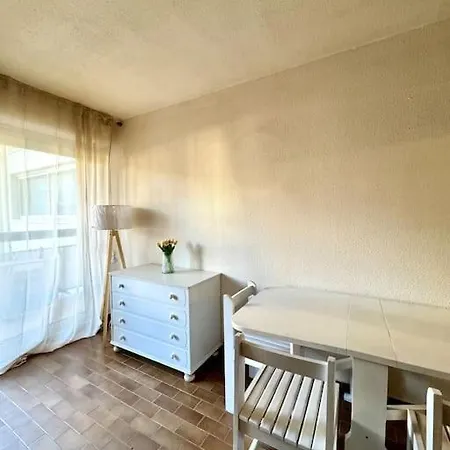 Apartment A La *